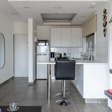 Charming 1br With Balcony Heart Of Appartement Larnaca